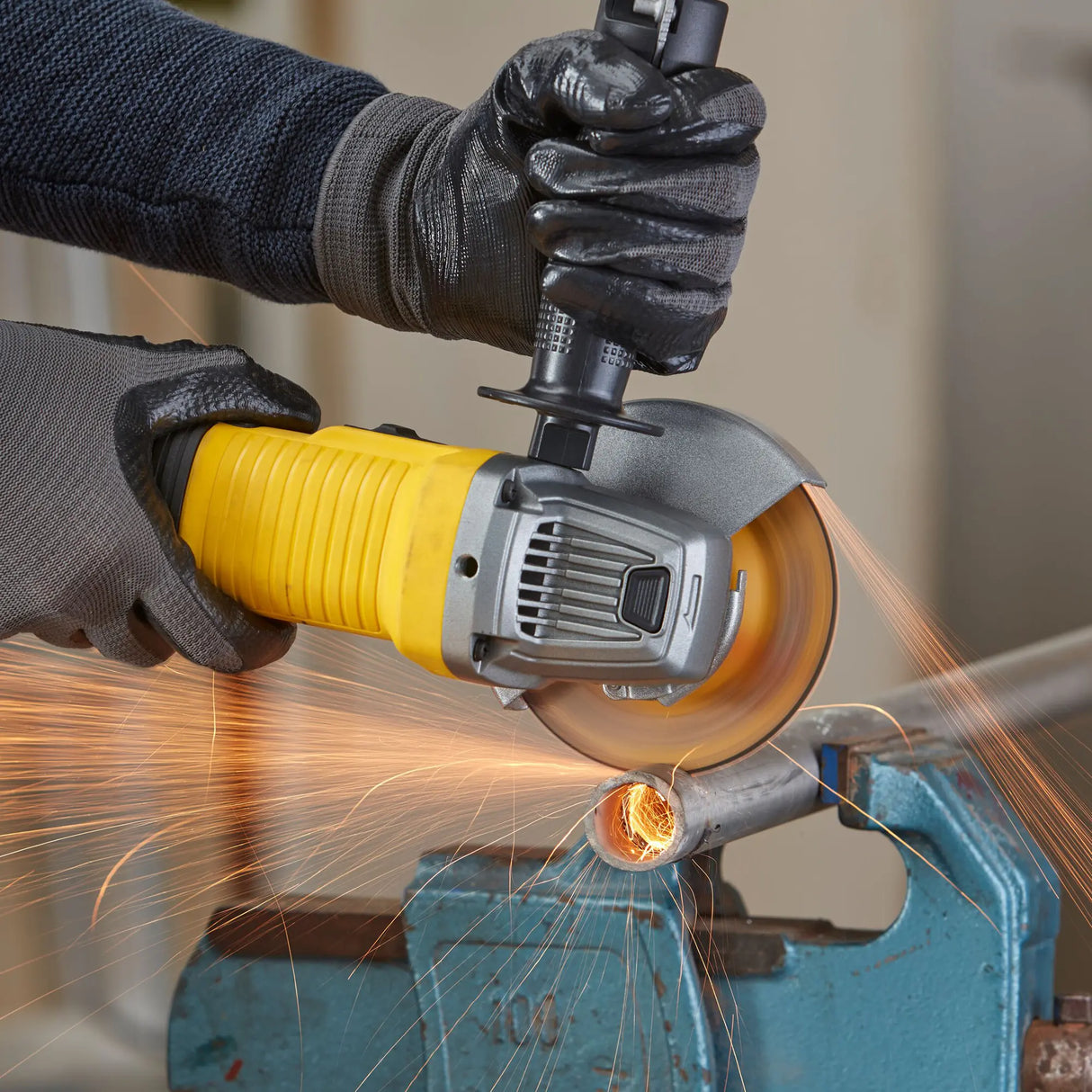 Smerigliatrice Angolare Stanley FMEG210-QS 850W