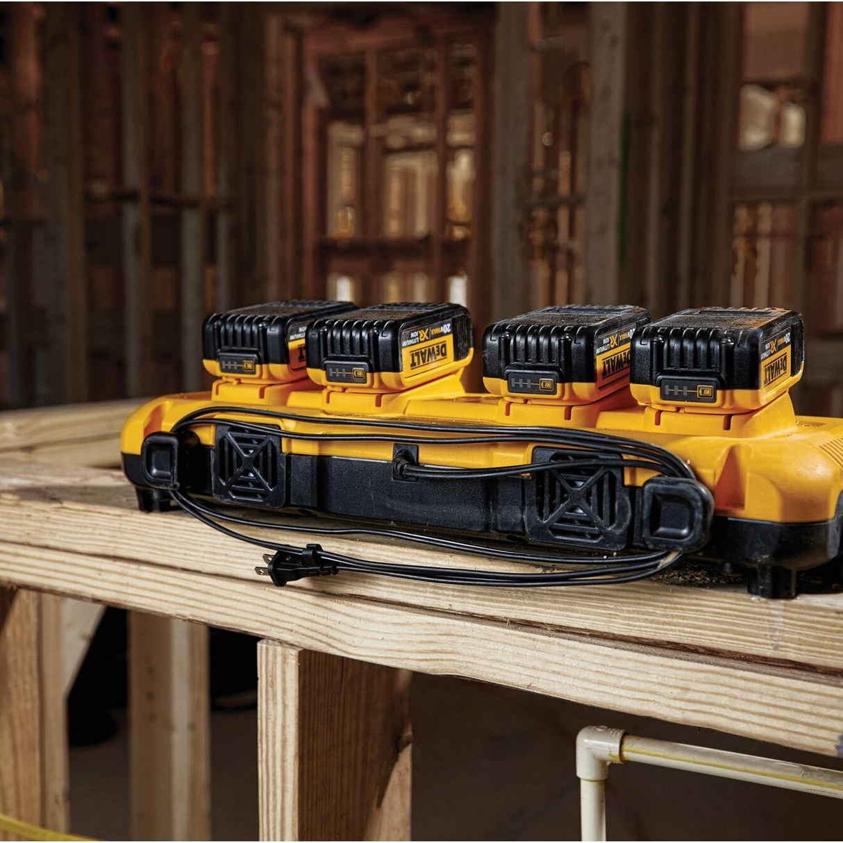 Caricabatteria Dewalt DCB104-QW