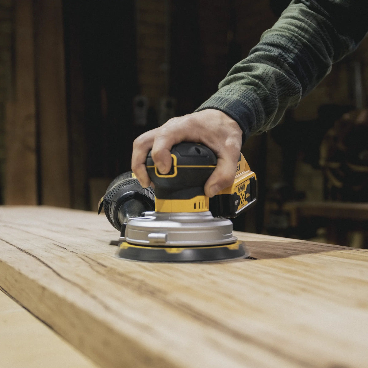 Levigatrice Eccentrica DEWALT DCW230NT 18V