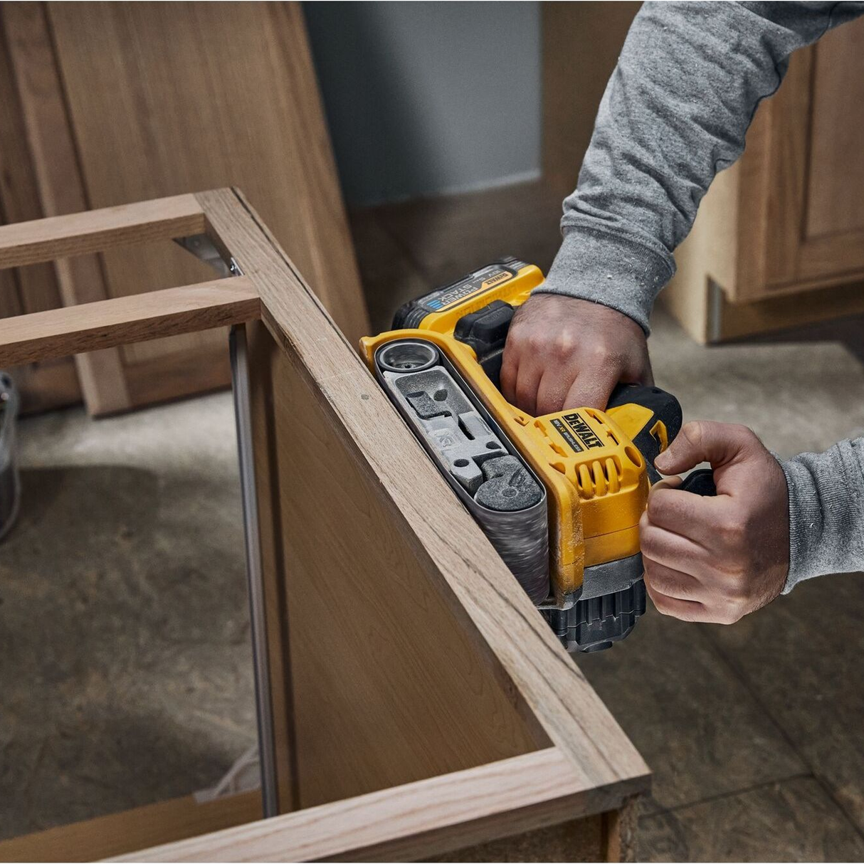 DCW220NT-XJ - Levigatrice a nastro Dewalt DCW220NT-XJ 18V - Immagine 11