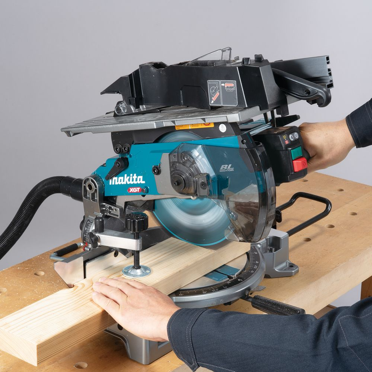 Sega da banco Makita LH001GZ 40V