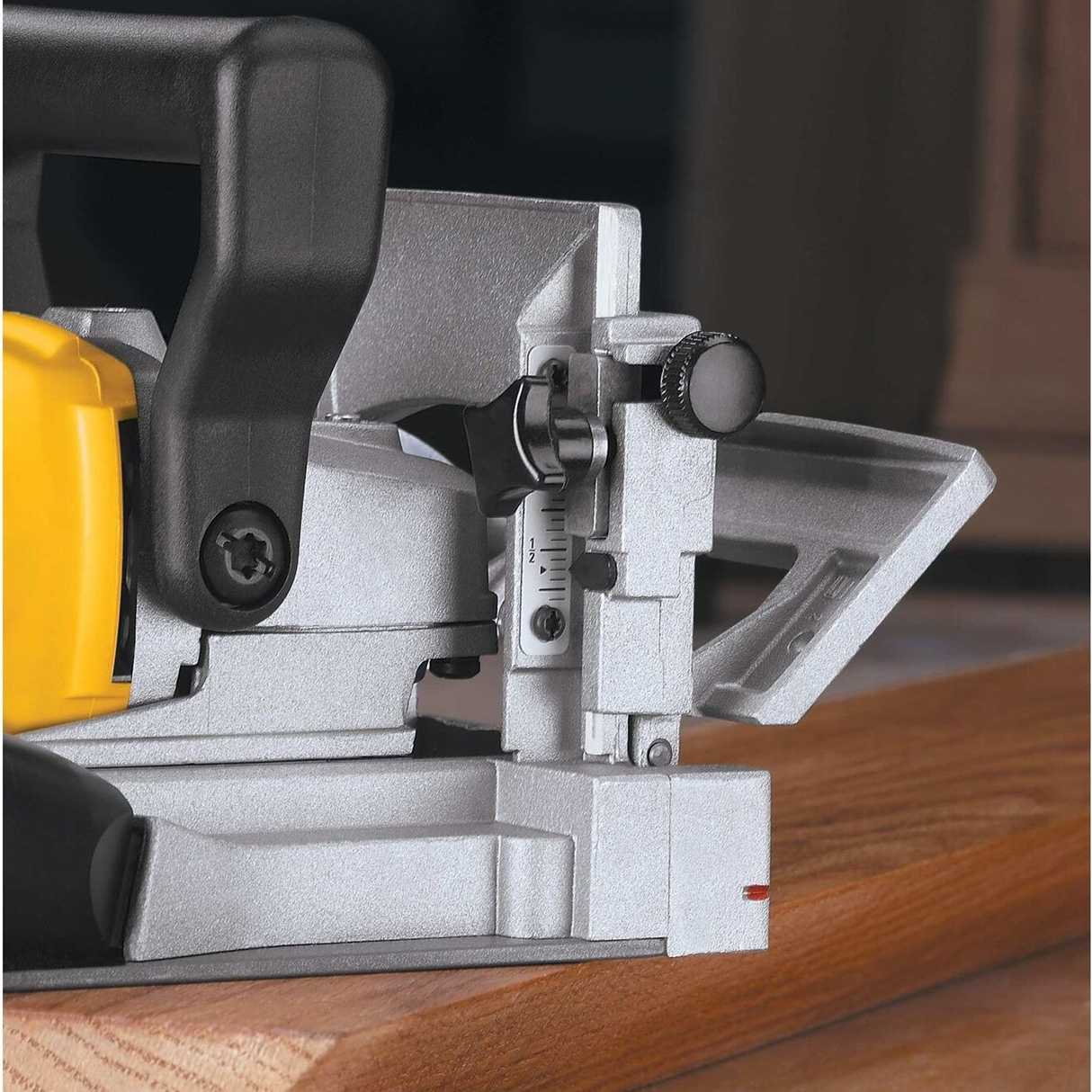 Fresatrice Dewalt DW682K-QS 600W
